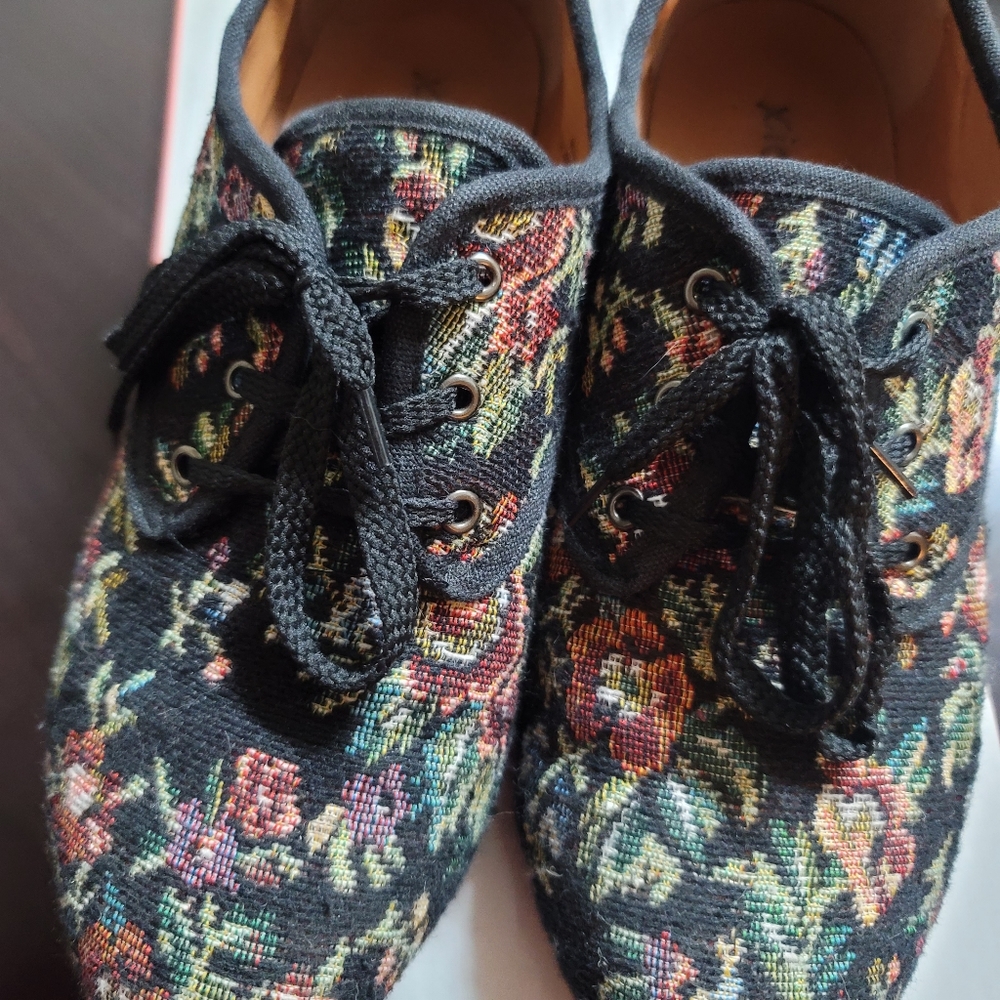 Flower pattern Oxford